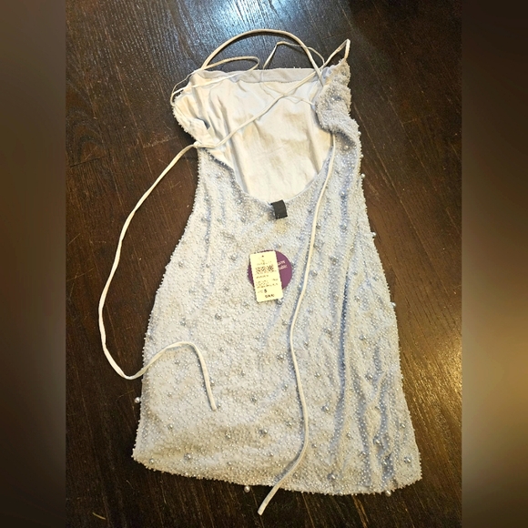 Light blue beaded Windsor dress - Picture 3 of 4